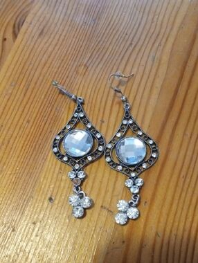 [2 For 1]Silver Tone Crystal Drop Earrings - Clear Faceted Center